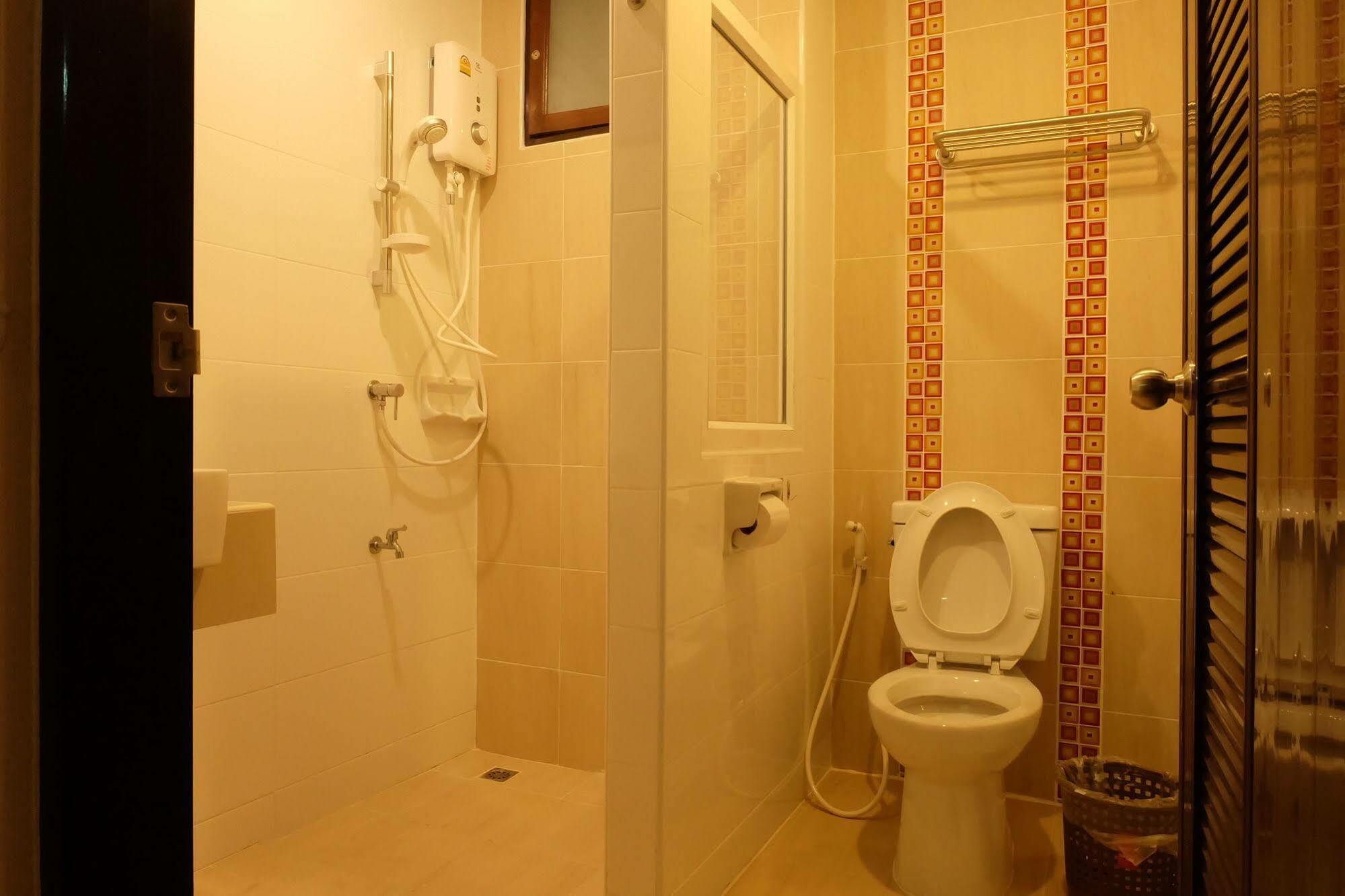 Monmuang Hotell Chiang Mai Exteriör bild
